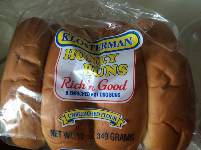 hot dog buns