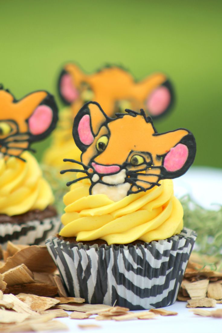 Looking for adorable cupcakes for a Lion King birthday party? Check out our easy to make Lion King Simba Cupcakes here! 
