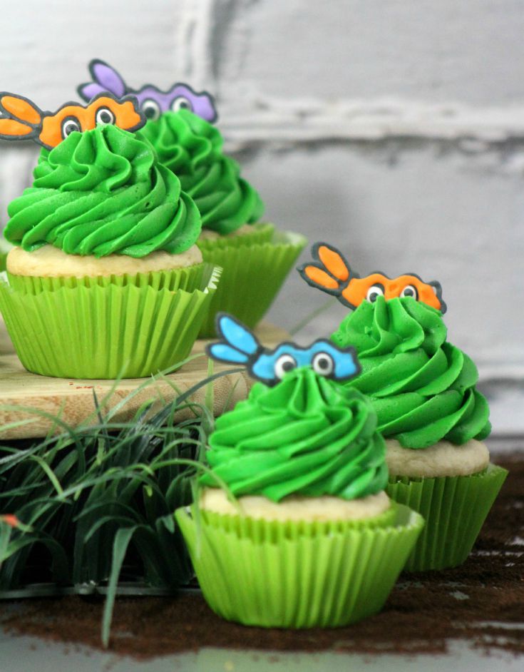 Have a child that loves the Ninja Turtles? Check out these awesome Ninja Turtle Cupcakes & learn how to make them here! 
