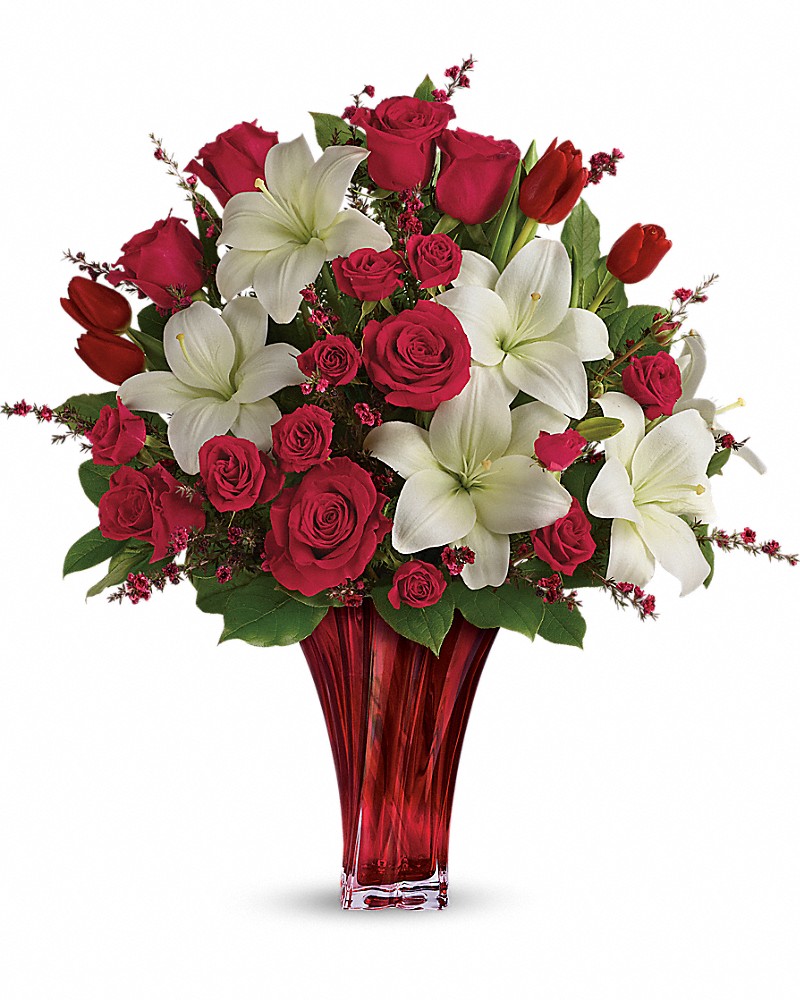 Want to make someone special this Valentine's Day? See why we fell in love with the Love’s Passion Bouquet by Teleflora here! 