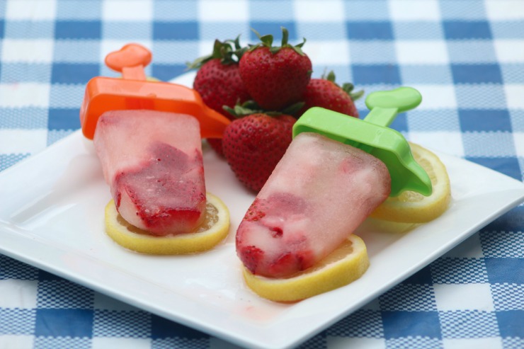 Looking for a delicious & healthy freezer pop you can make at home? Check out our Strawberry Lemonade Freezer Pops Recipe here!
