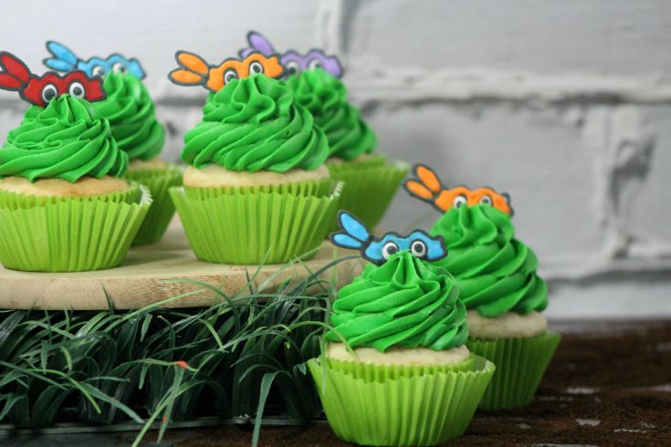 Have a child that loves the Ninja Turtles? Check out these awesome Ninja Turtle Cupcakes & learn how to make them here!