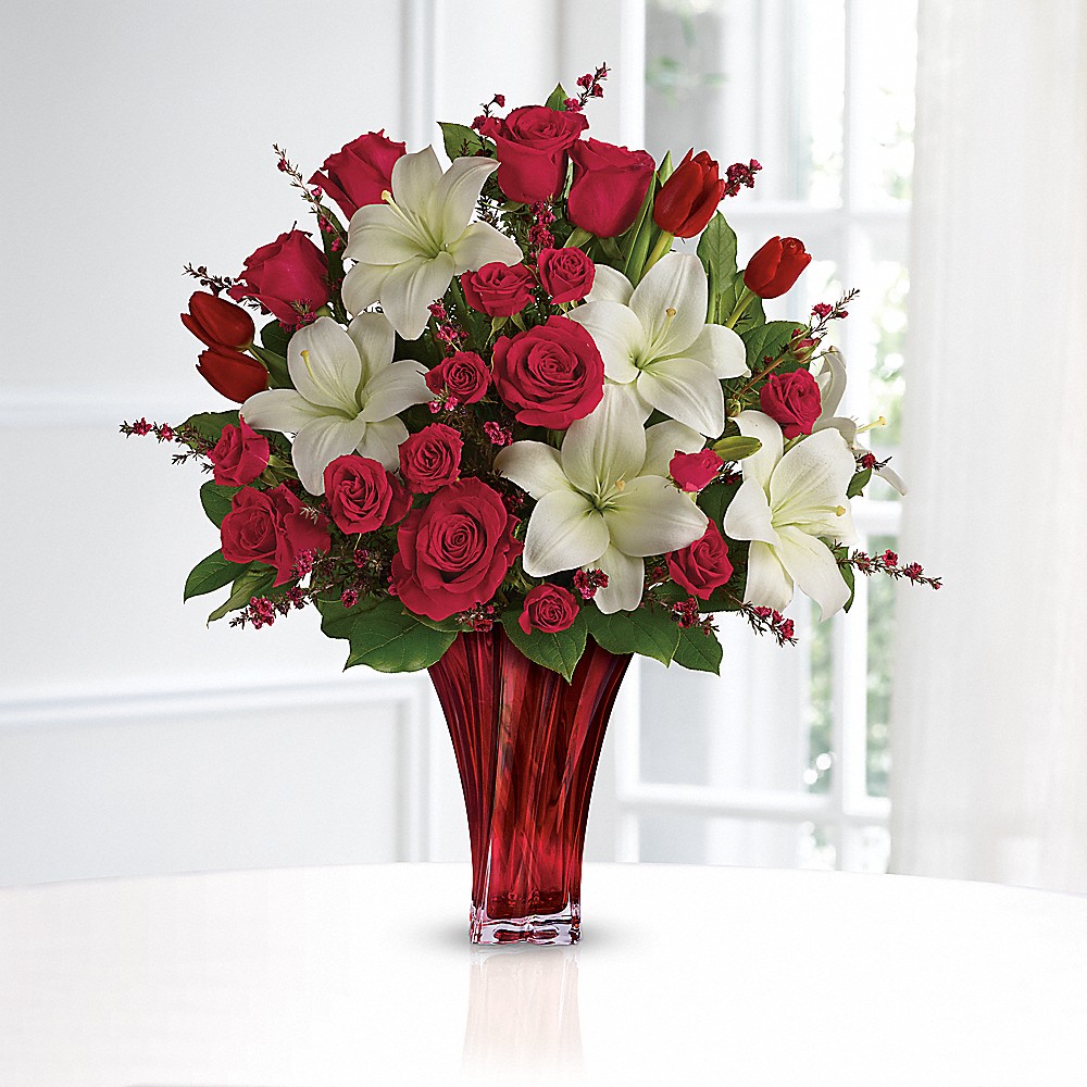 Want to make someone special this Valentine's Day? See why we fell in love with the Love’s Passion Bouquet by Teleflora here!