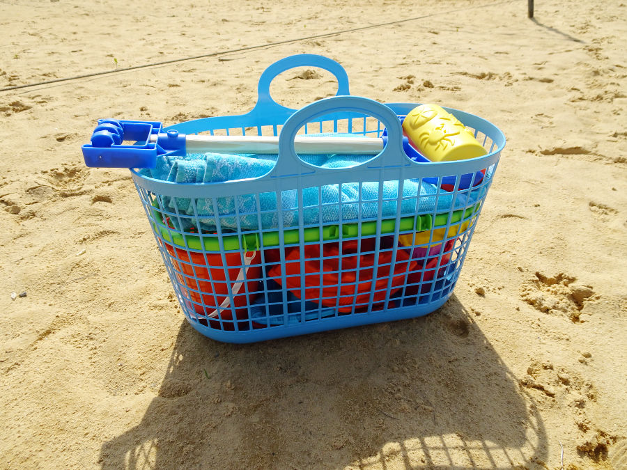 20 Piece Deluxe Beach Basket