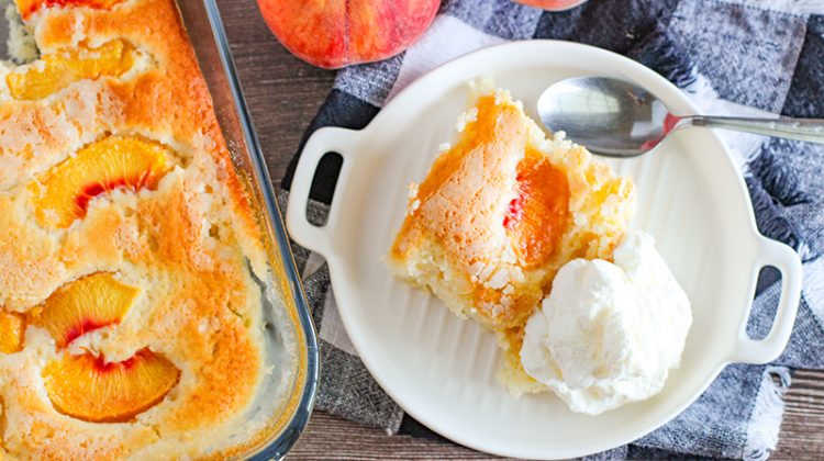 peach cobbler recipe with a bit of ice cream