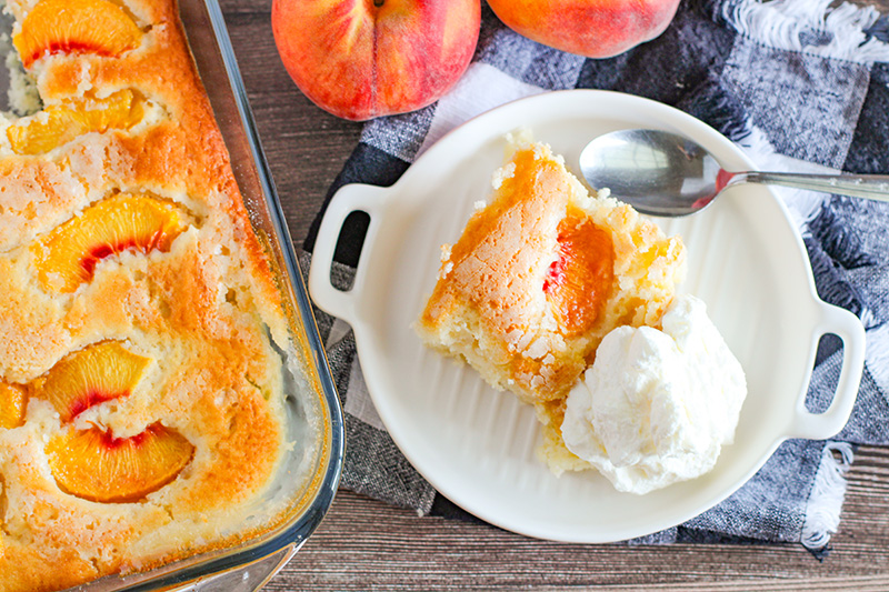 peach cobbler recipe with a bit of ice cream