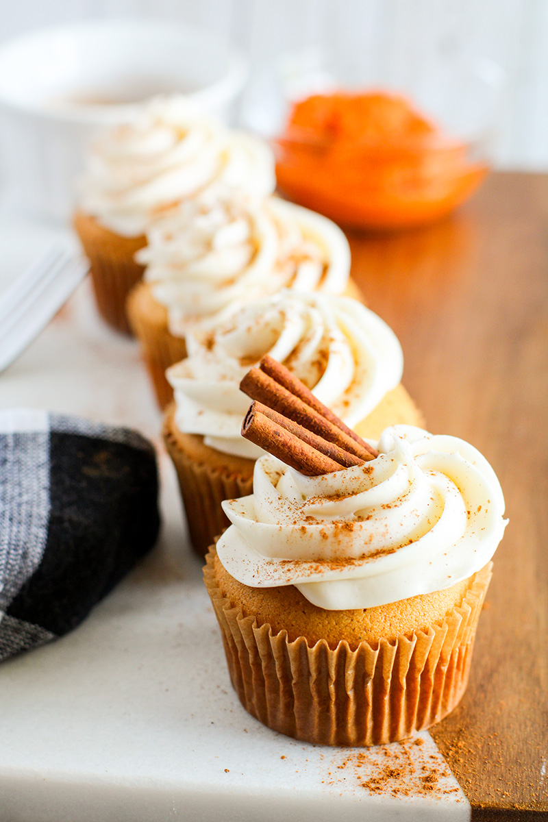 picture 4 pumpkin spice cupcakes with cream cheese icing