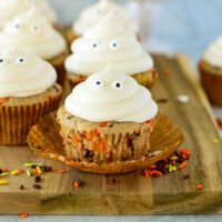 ghost Halloween cupcakes