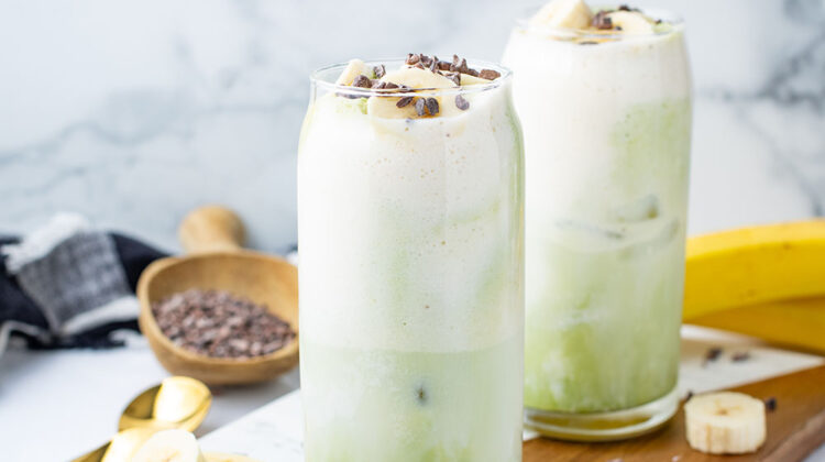 picture of a Banana Cream Matcha Latte ready to be served in a tall glass